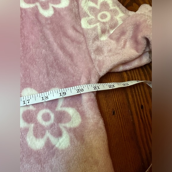 Hippie Rose Junior’s Daisy Printed Sweatshirt 💕 - Picture 6 of 8